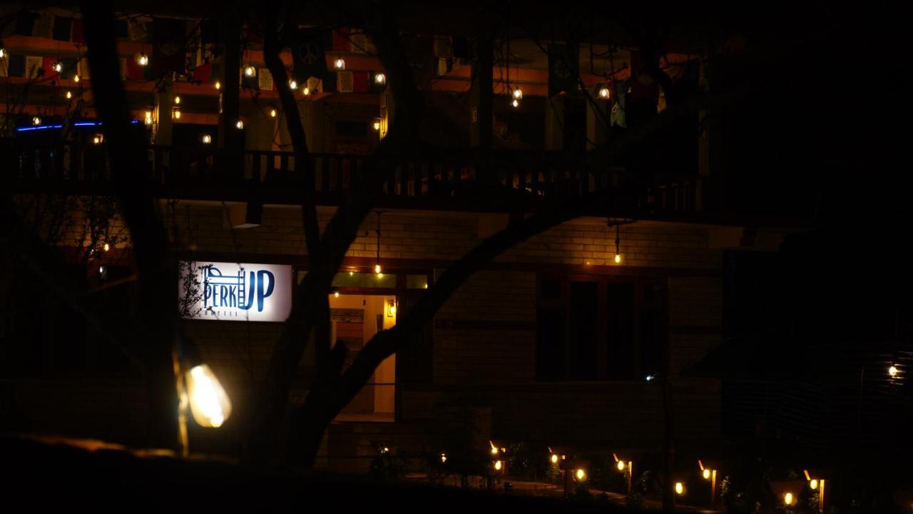 Perkup Hostel Kasol Esterno foto