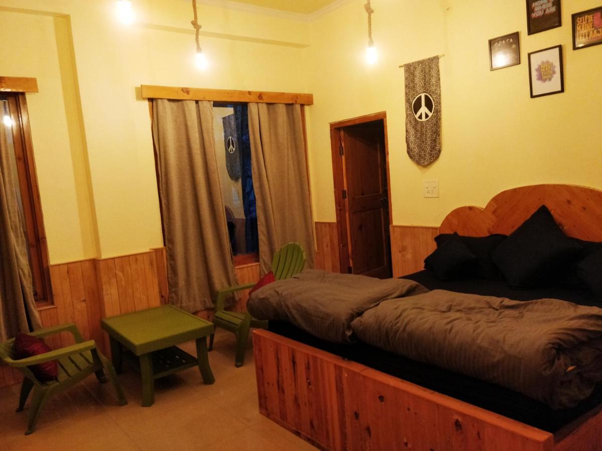 Perkup Hostel Kasol Esterno foto