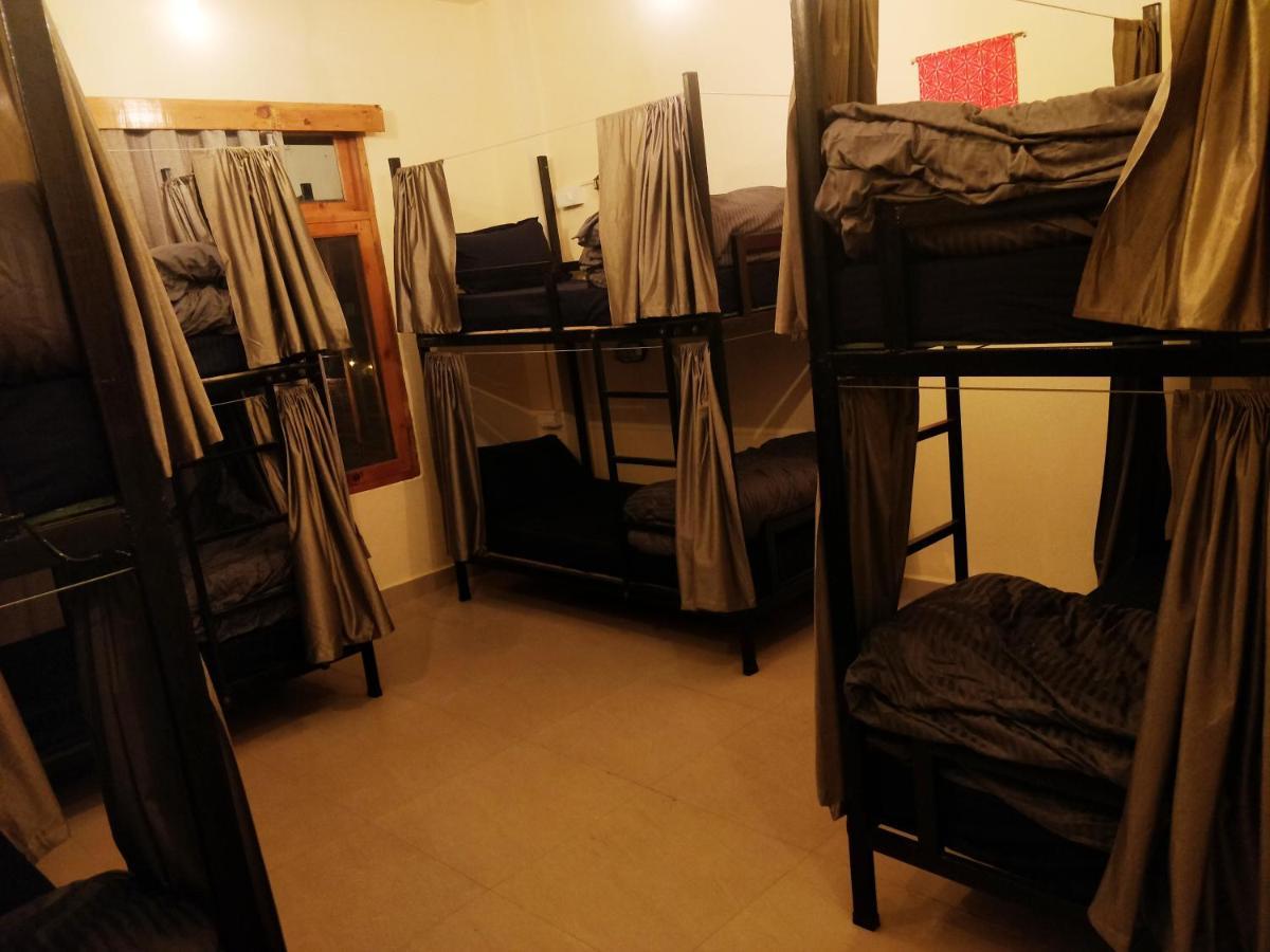 Perkup Hostel Kasol Esterno foto