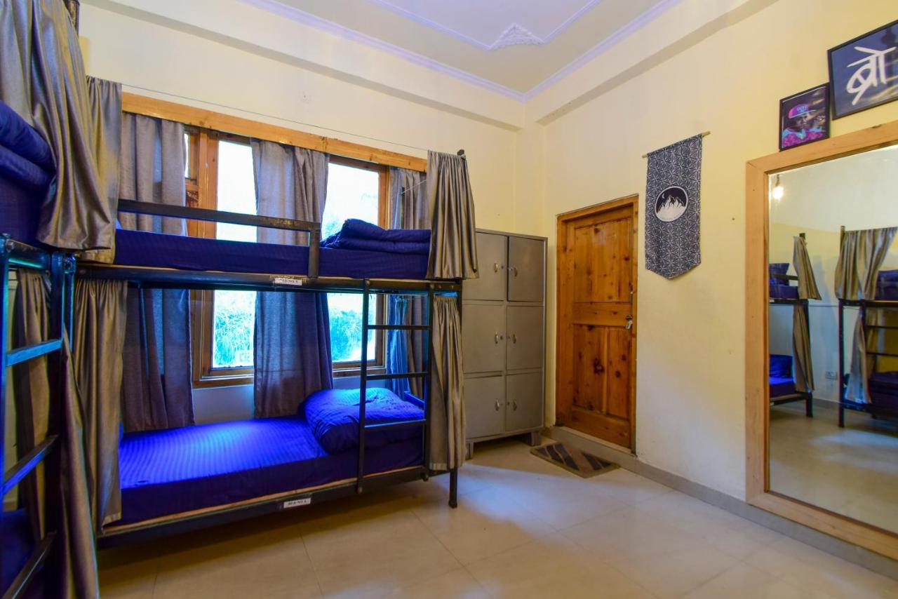 Perkup Hostel Kasol Esterno foto